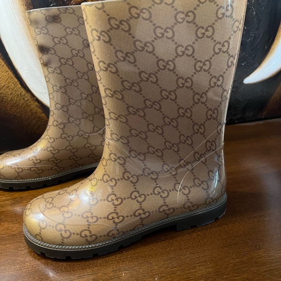 Authentic Gucci Rain/Snow Boots. Size 33 - Picture 9 of 15